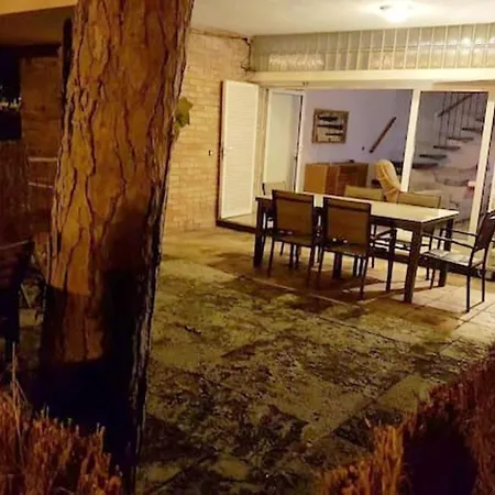 Spacious House In 普拉加德阿罗