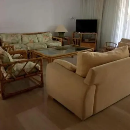 Spacious House In 別荘