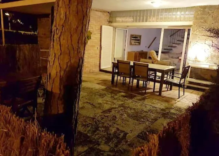 Spacious House In פלטחה ד'ארו