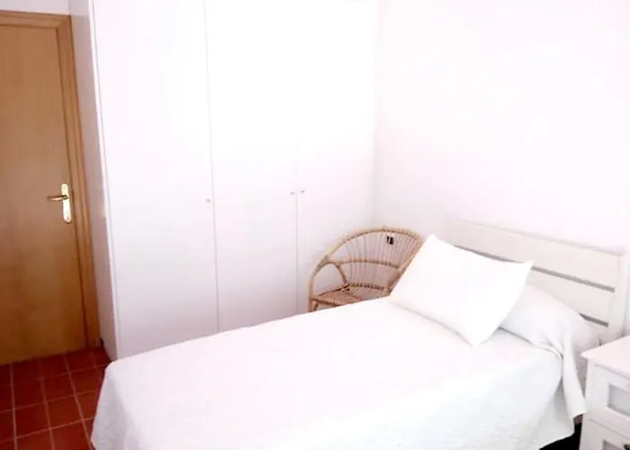 Spacious House In בית נופש